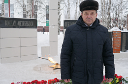 Поздравление главы Октябрьского района Сергея Заплатина с Днем защитника Отечества